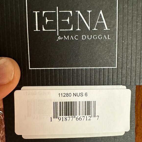 Mac Duggal NWT Sequined Halter Neck Gown Size 6 - Picture 2 of 4